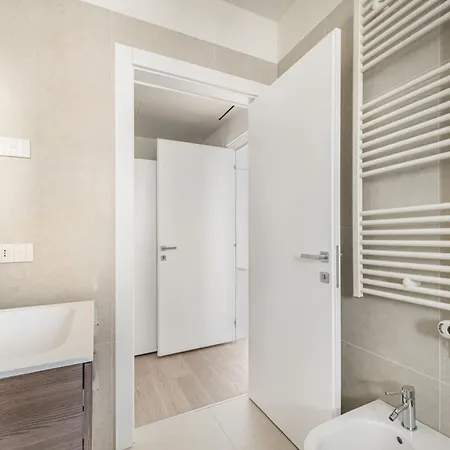Guesthost - Brand New Renovated Terrace Appartement